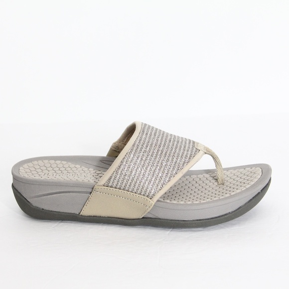bare traps flip flop sandals